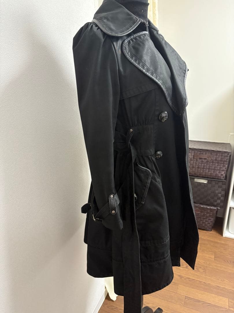 ブラックトレンチコート