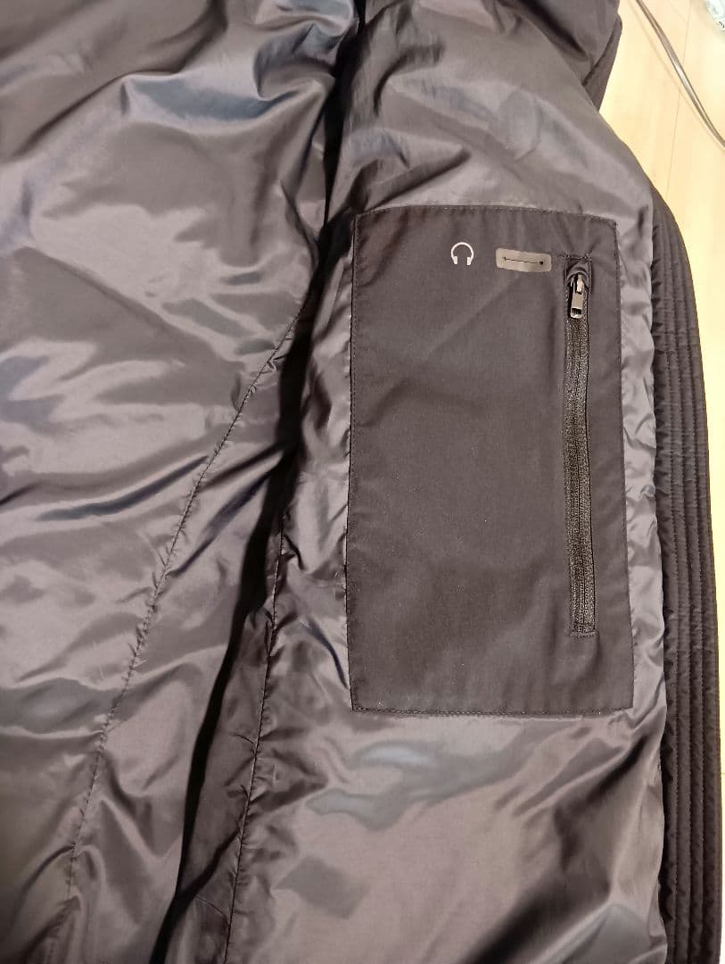 ユニクロシームレスダウンロングコート 防風 防水