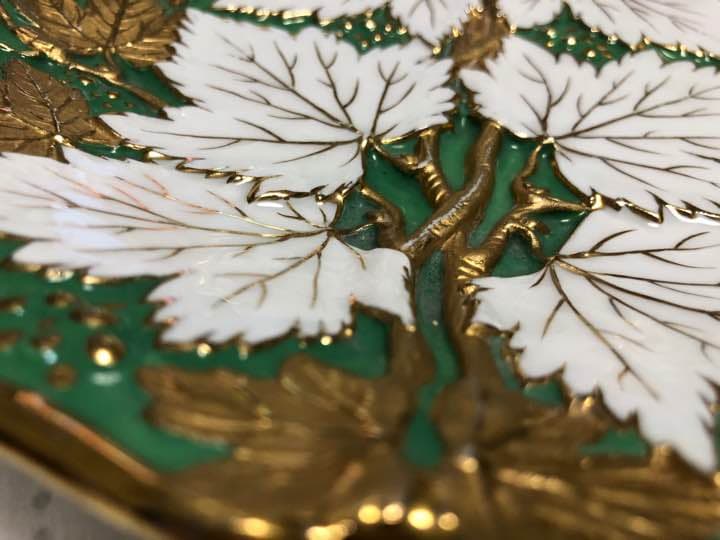 グリーンの葉 飾り皿 美術館級