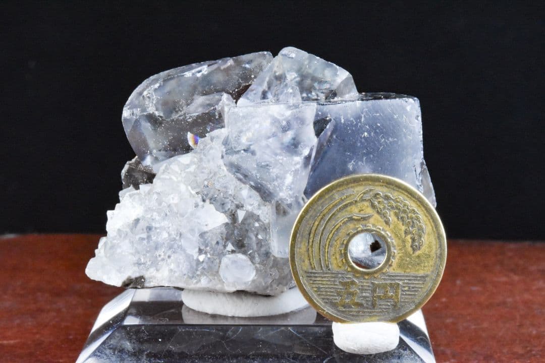 ナイジェリア Akwana産 カラーレスフローライト ドゥルージークォーツ付き