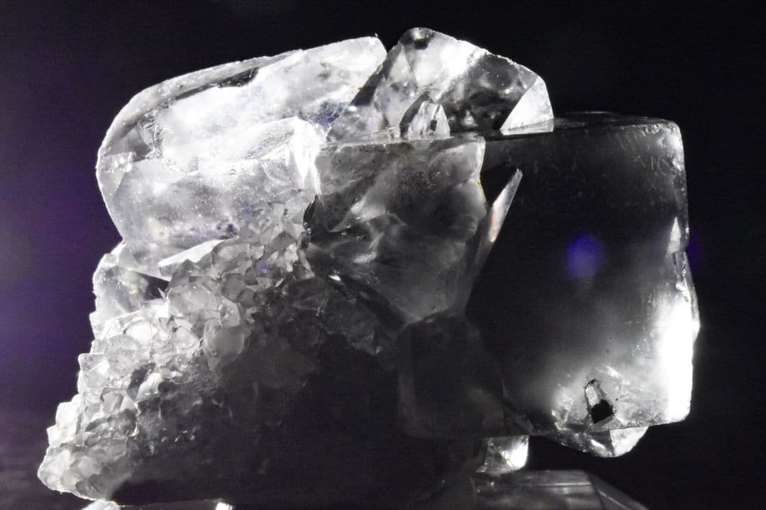 ナイジェリア Akwana産 カラーレスフローライト ドゥルージークォーツ付き