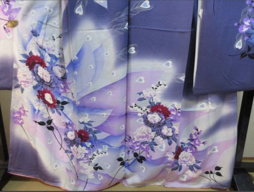 振袖　成人式 仮絵羽未仕立て　 未着用 紫系孔雀牡丹紋様美品