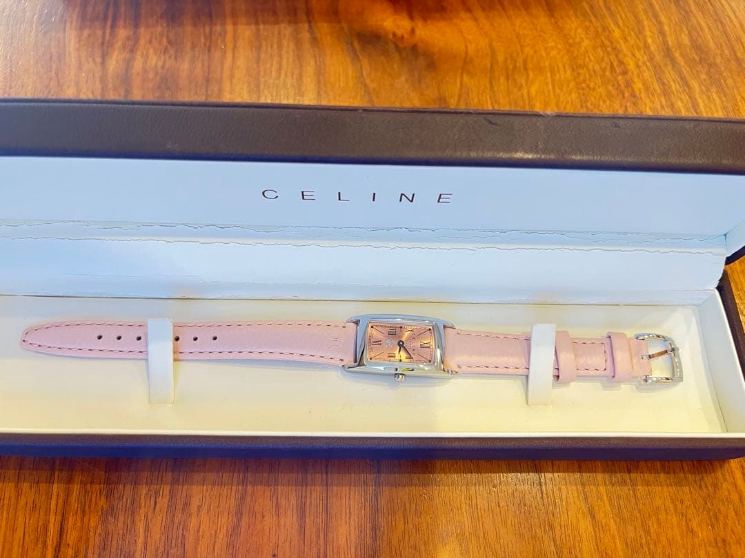 【お値下げ】CELINE未使用ピンクレザー アナログ腕時計　新品電池　稼働品