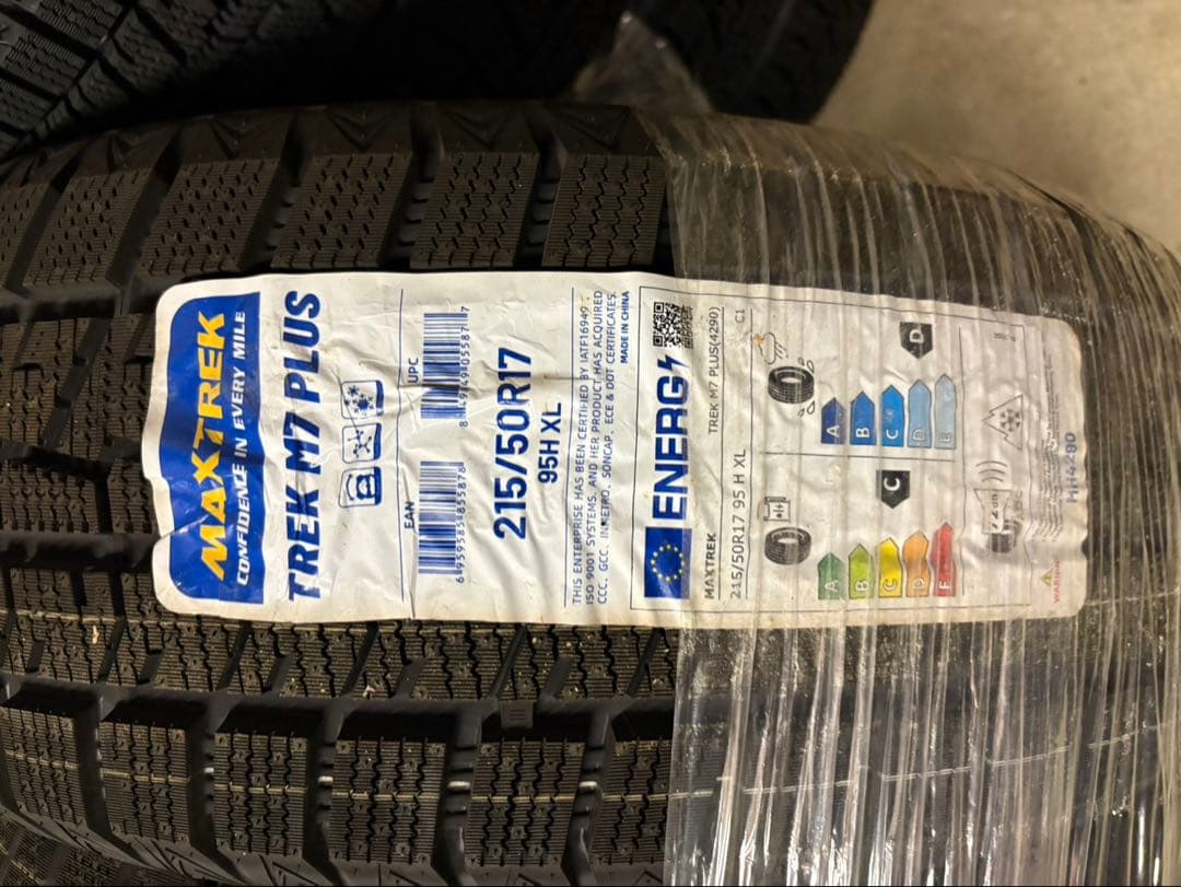MAXTREK TREK M7 PLUS 215/50R17 スタッドレスタイヤ
