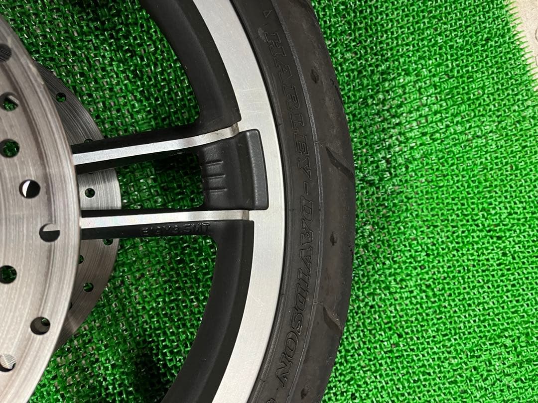 ハーレー　ツーリング　ロードグライド 　純正フロントホイール　19インチ