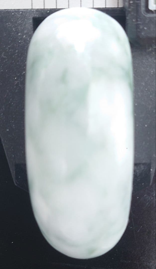 糸魚川翡翠　勾玉　ぷっくり50g超え