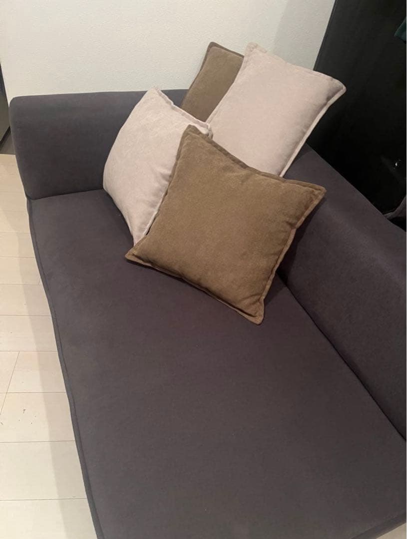 mmm。 カウチソファ　(もう片方+クッション４つ付)