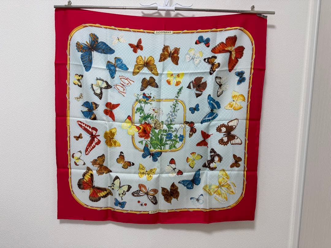 エルメス スカーフ カレ90 プロヴァンス地方の踊り蝶々 FARANDOLE