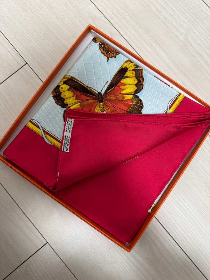 エルメス スカーフ カレ90 プロヴァンス地方の踊り蝶々 FARANDOLE