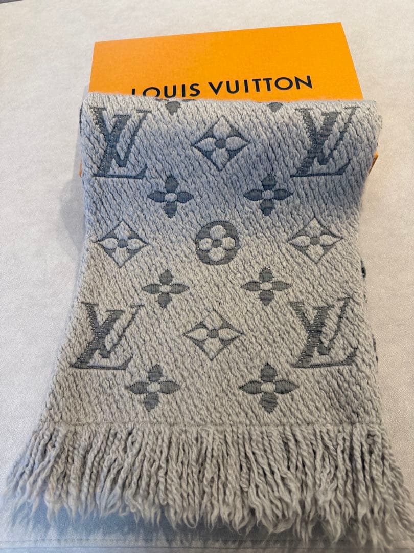 LOUIS VUITTON モノグラムマフラー グレー
