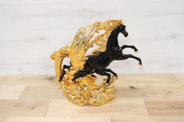 GMDTN31E ○ 飯田商事 iida 置物 馬 樹脂製 ブラック&金色 イン