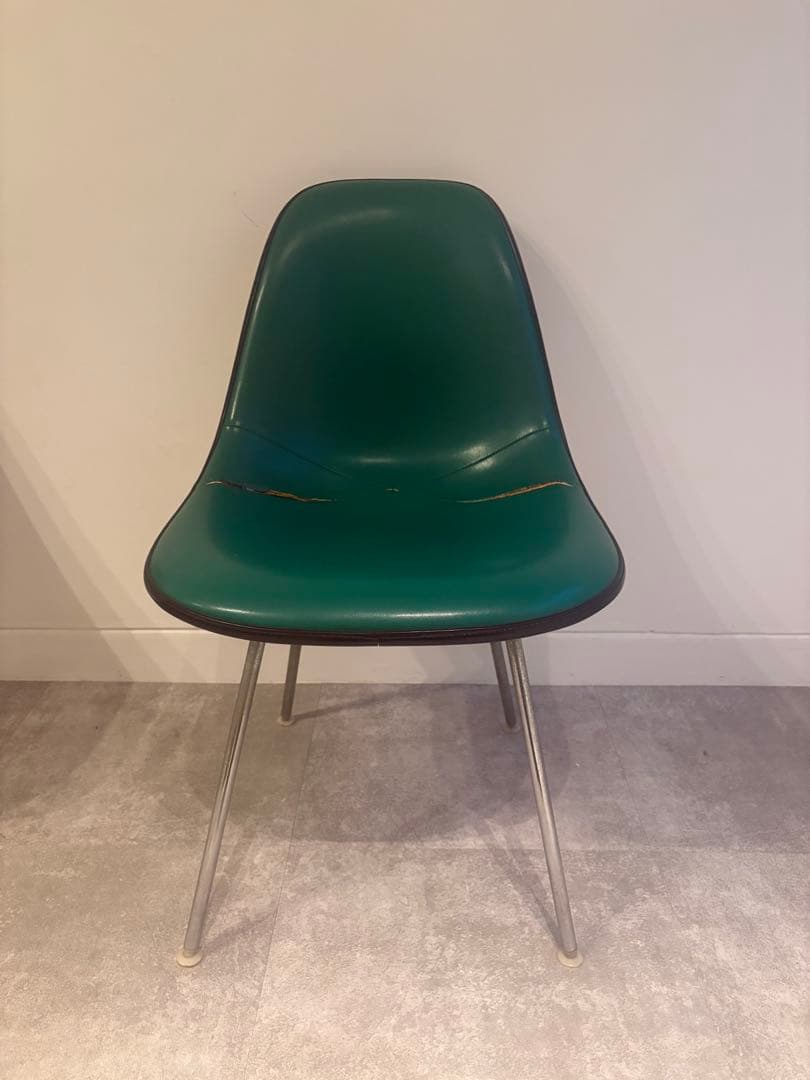 Herman Miller ヴィンテージ ファイバー　グリーン 割れエンボス ②