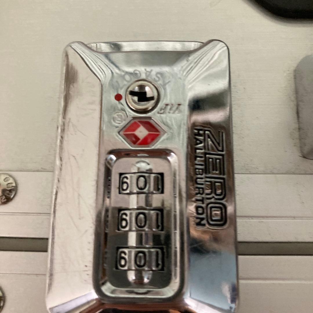 ゼロハリバートン　アルミキャリーケース　機内持ち込み可