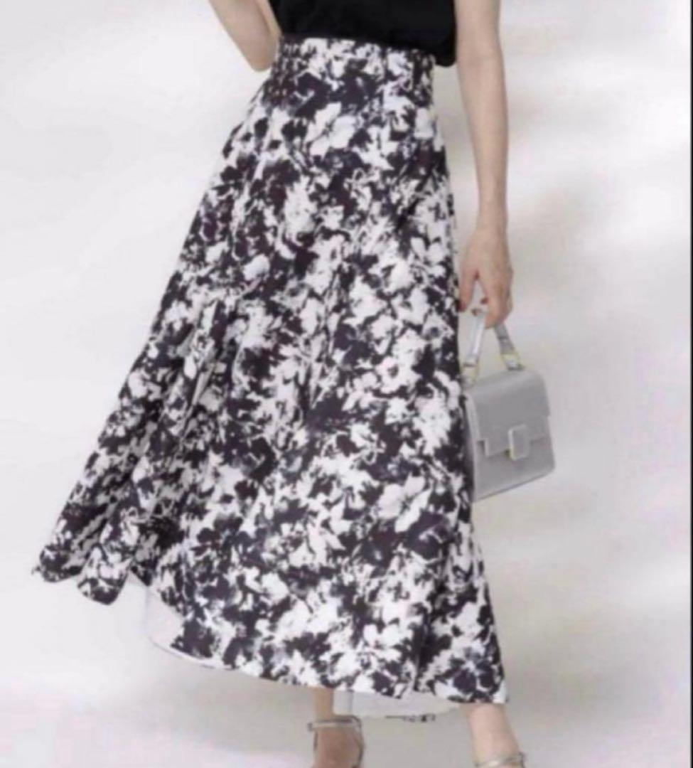 （新品未使用）アプワイザーリッシェ♡モノトーンフラワースカート