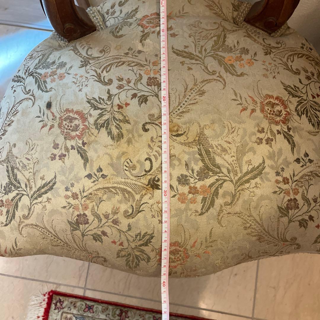 フレンチスタイル フランス製　木製椅子 花の彫刻付き