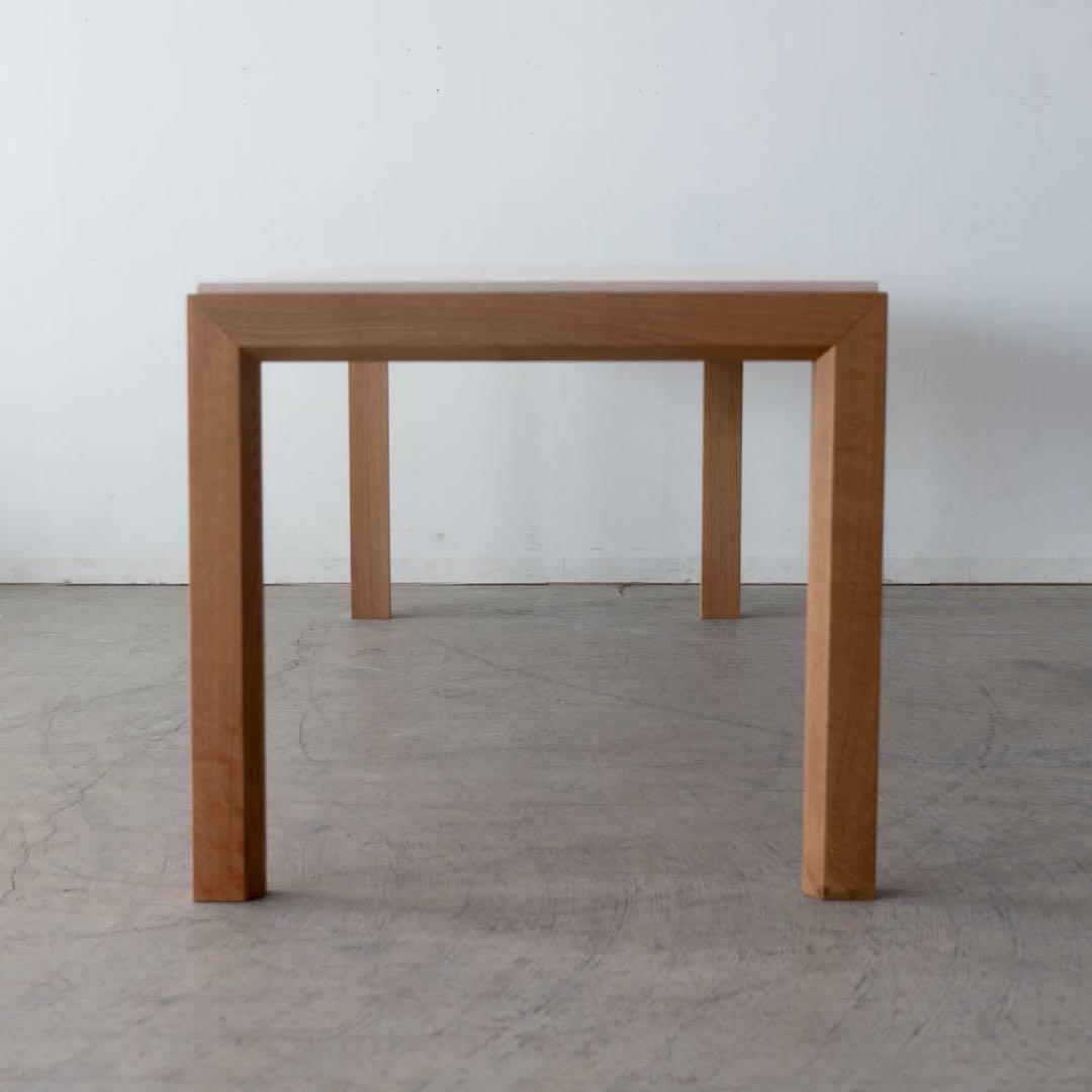 ダイニングテーブル　オーク材　モルタル調