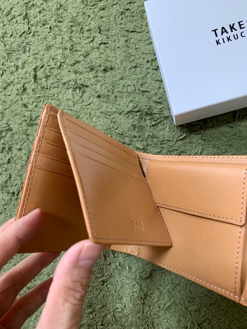 タケオキクチ 17600円二つ折り財布 新品本革 TAKEO KIKUCHI