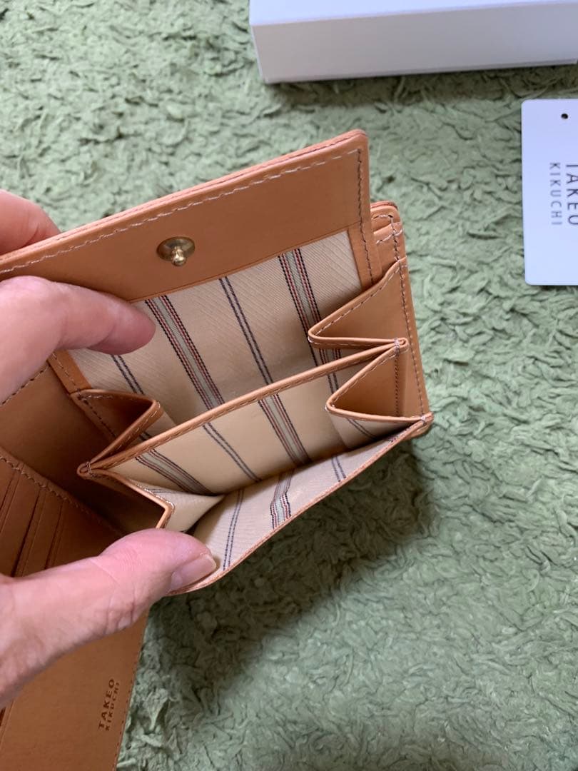 タケオキクチ 17600円二つ折り財布 新品本革 TAKEO KIKUCHI