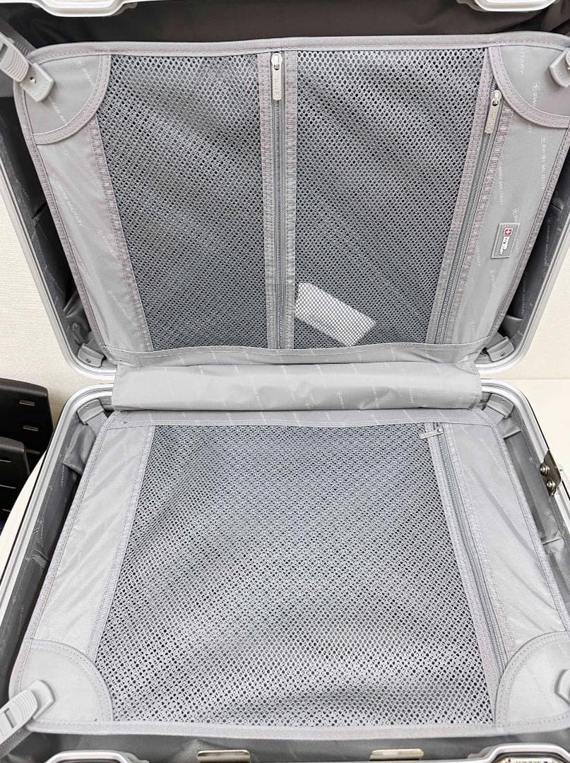 新品 ★ スイスミリタリー プレミアム スーツケース 64L シルバー 24in