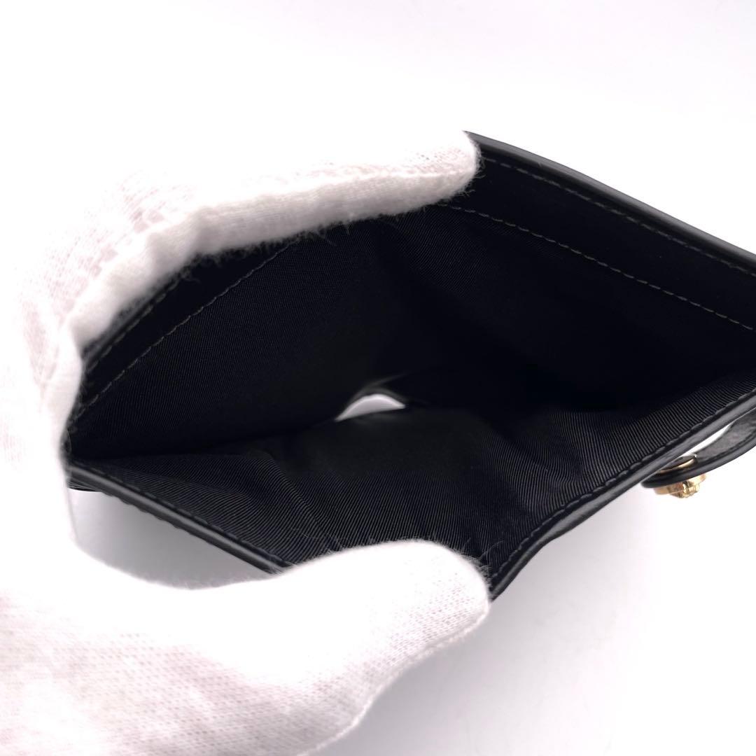 未使用品/現行品● ヴェルサーチ 折り財布 二つ折り メデューサ 金具 レザー