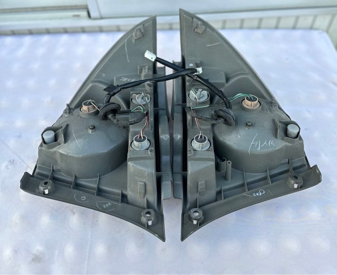 トヨタ　アルテッツァ　純正テールランプ　右左セット