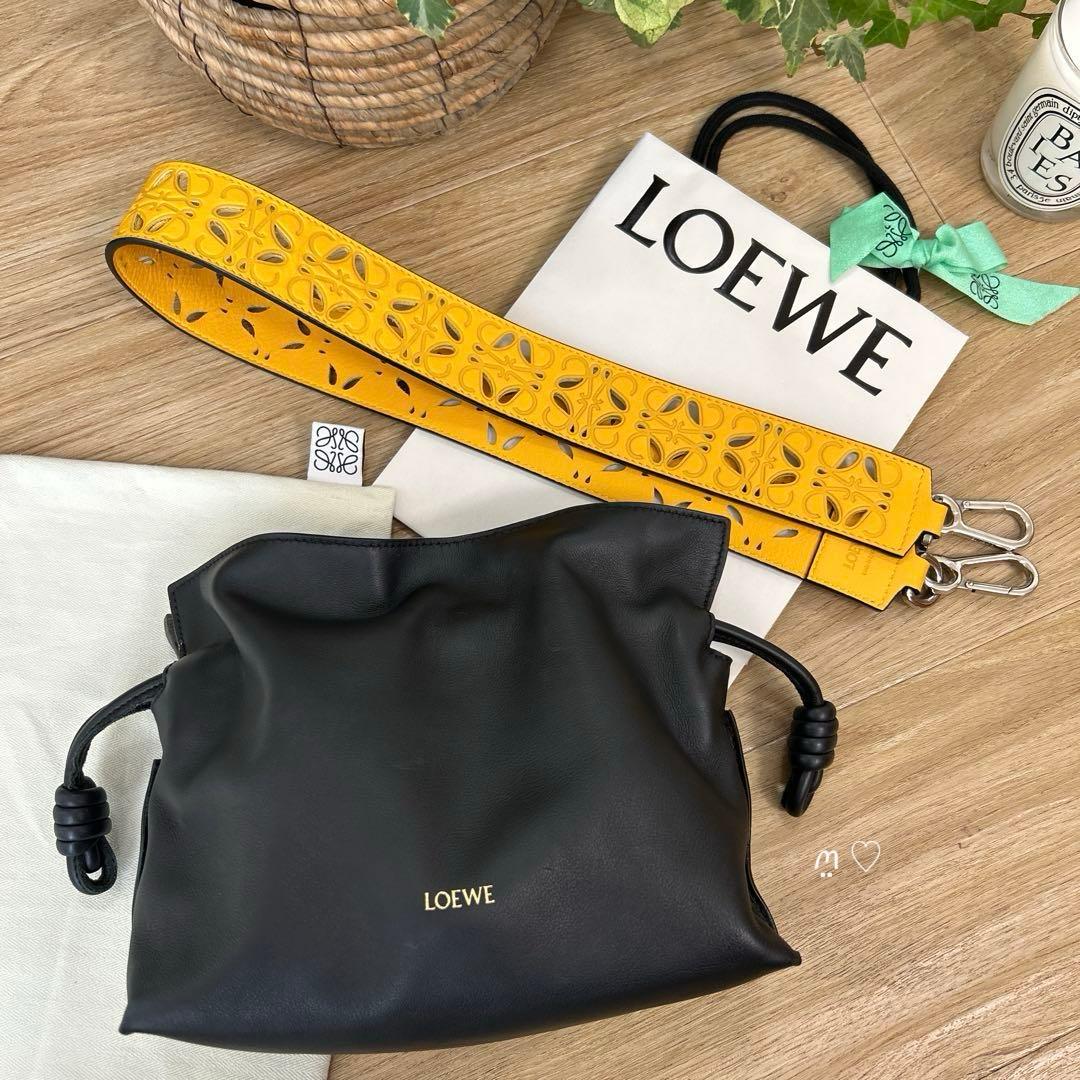 LOEWE　ロエベ　アナグラムカットアウト　ショルダーストラップ　バッグチャーム