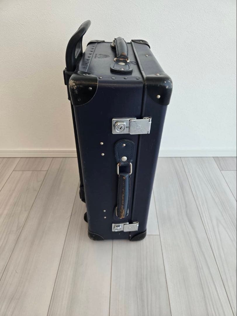 グローブトロッターGLOBE-TROTTERスーツケース　ネイビー