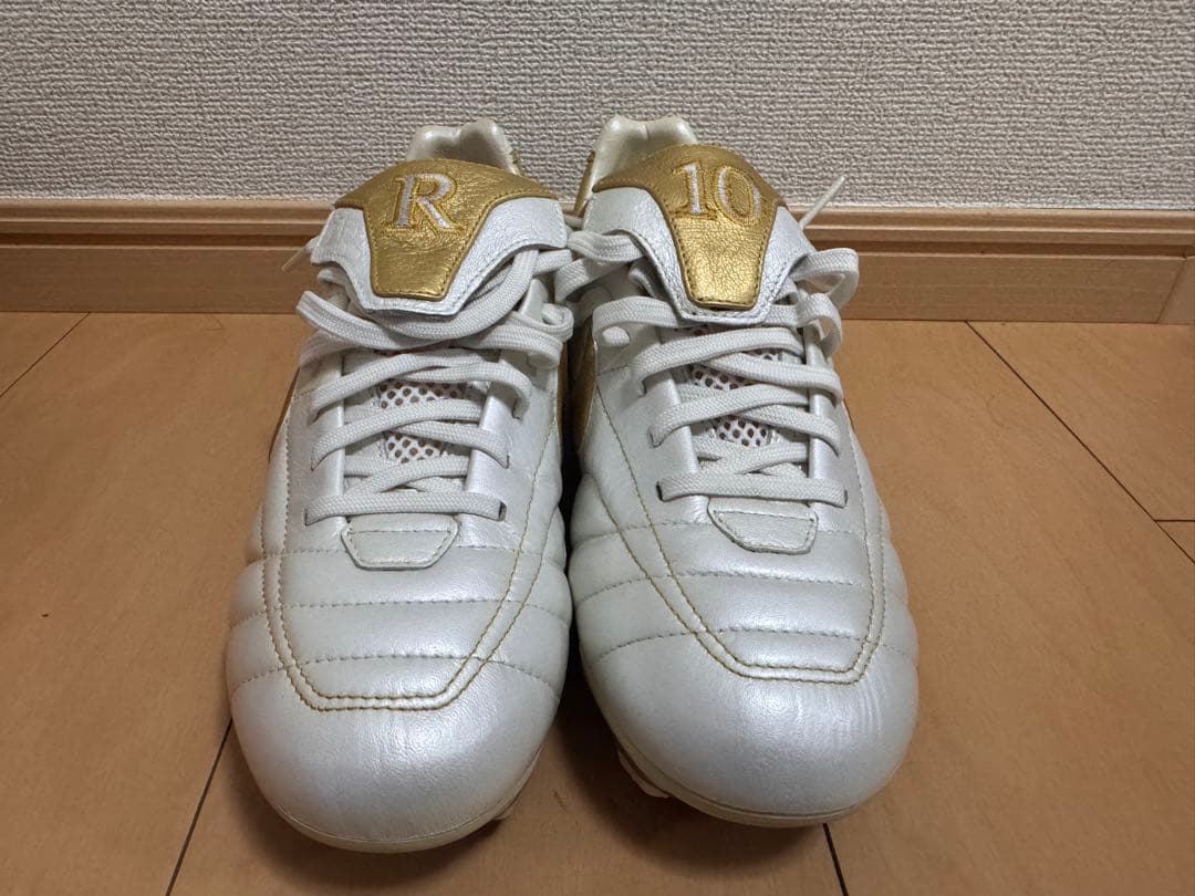 Nike エアレジェンド・スパイク ホワイト/ゴールド