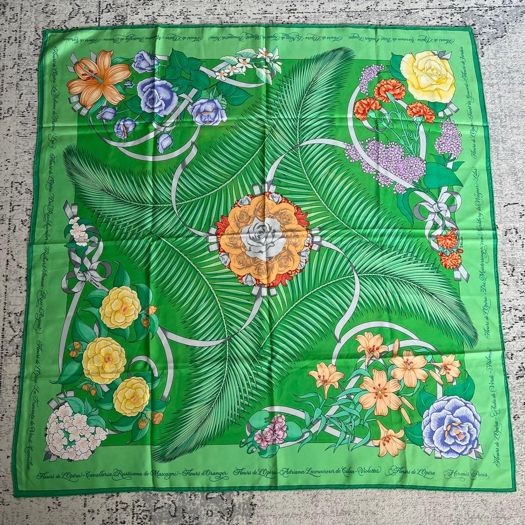 ☆HERMÈS エルメス 花柄シルクスカーフ　カレ90 オペラの花☆