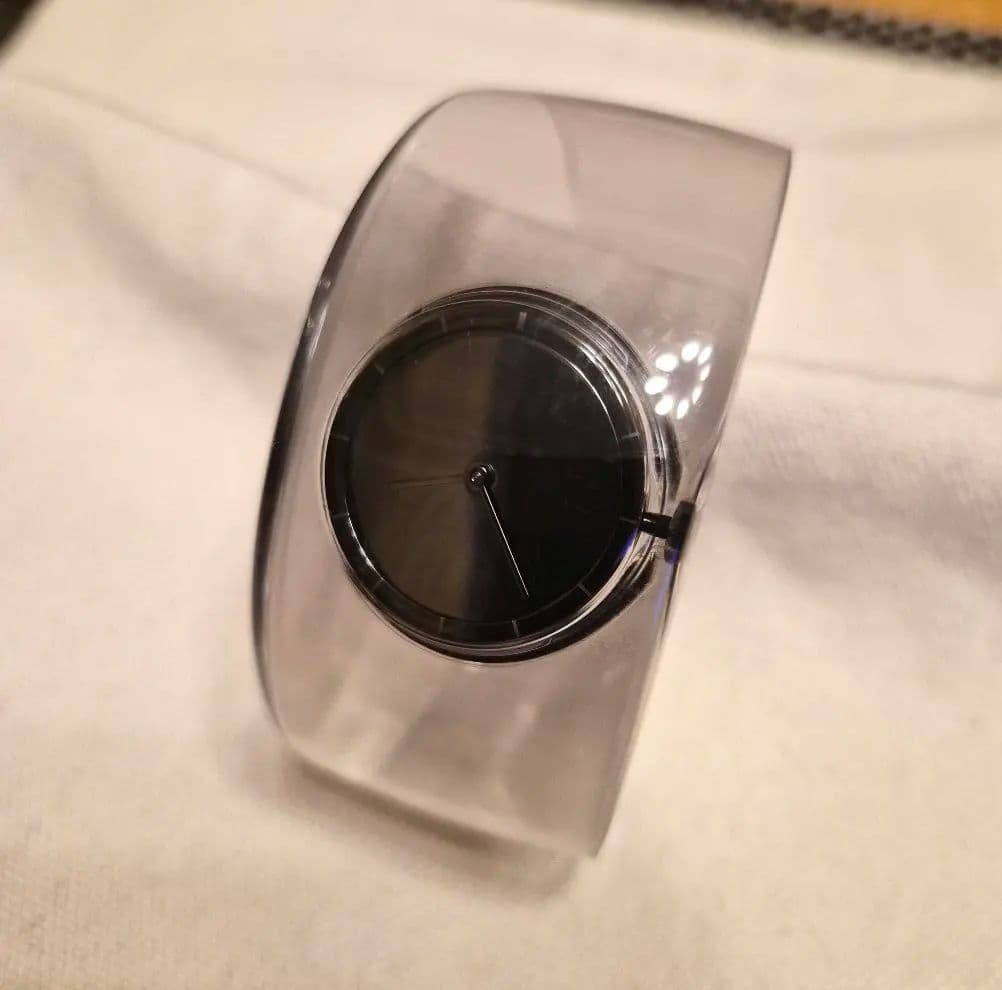 【ISSEI MIYAKE】バングルウォッチ　O イッセイミヤケ　腕時計