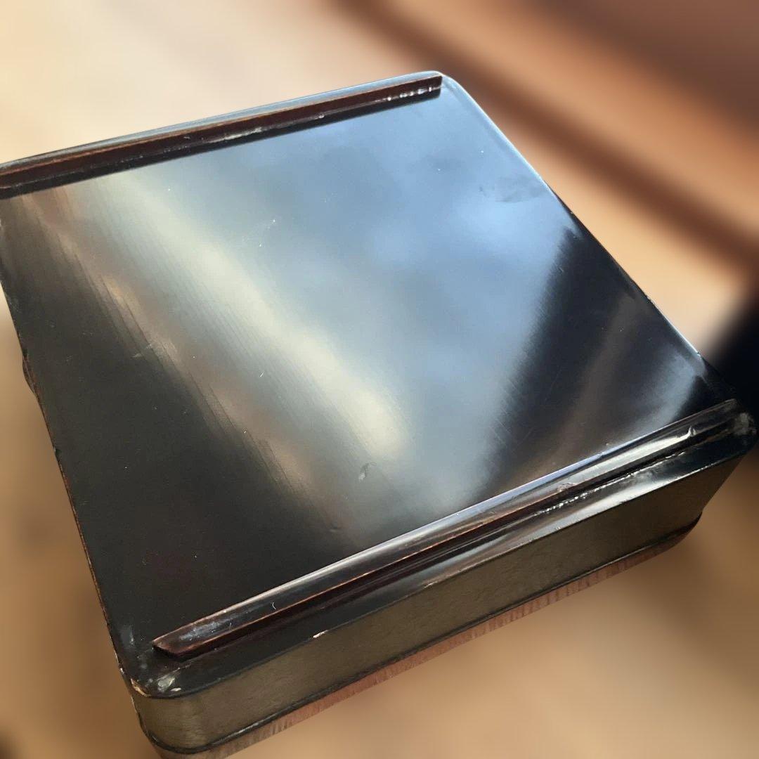 古い木製 三段重箱 黒・茶色 持ち手付き