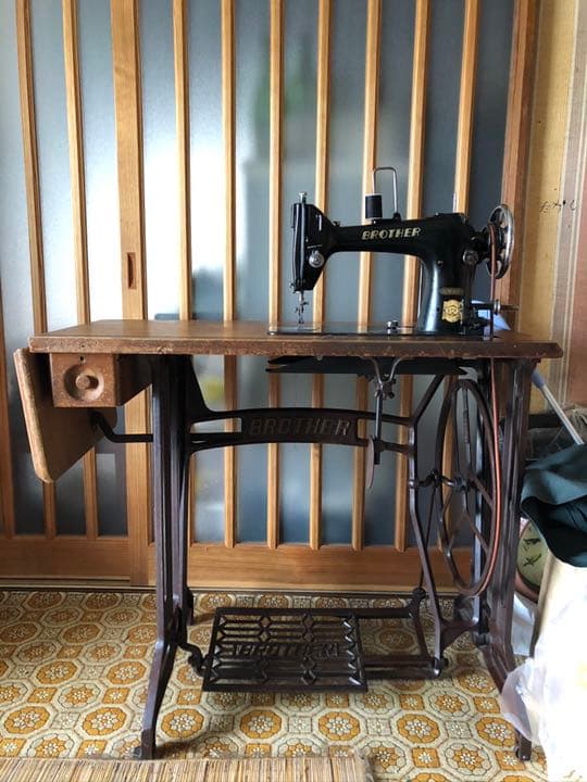 工業用足踏みミシン　ブラザー　： アンティーク