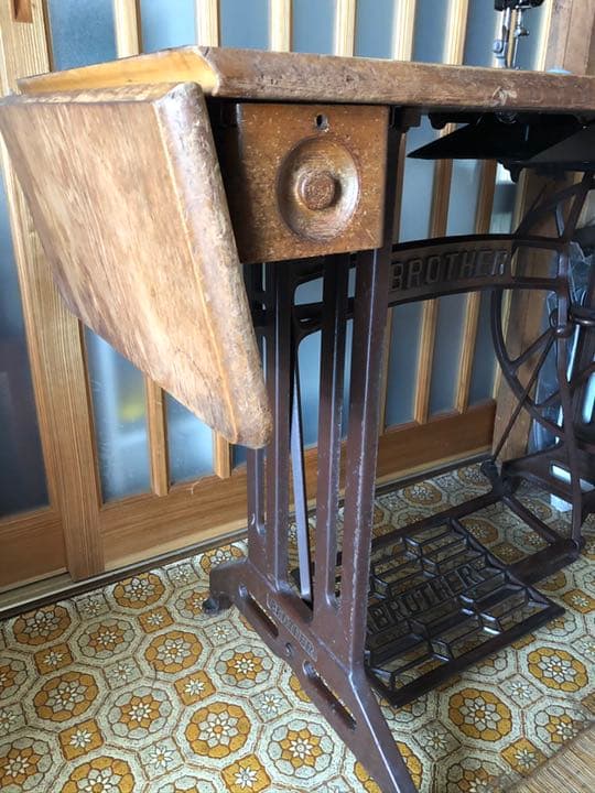 工業用足踏みミシン　ブラザー　： アンティーク