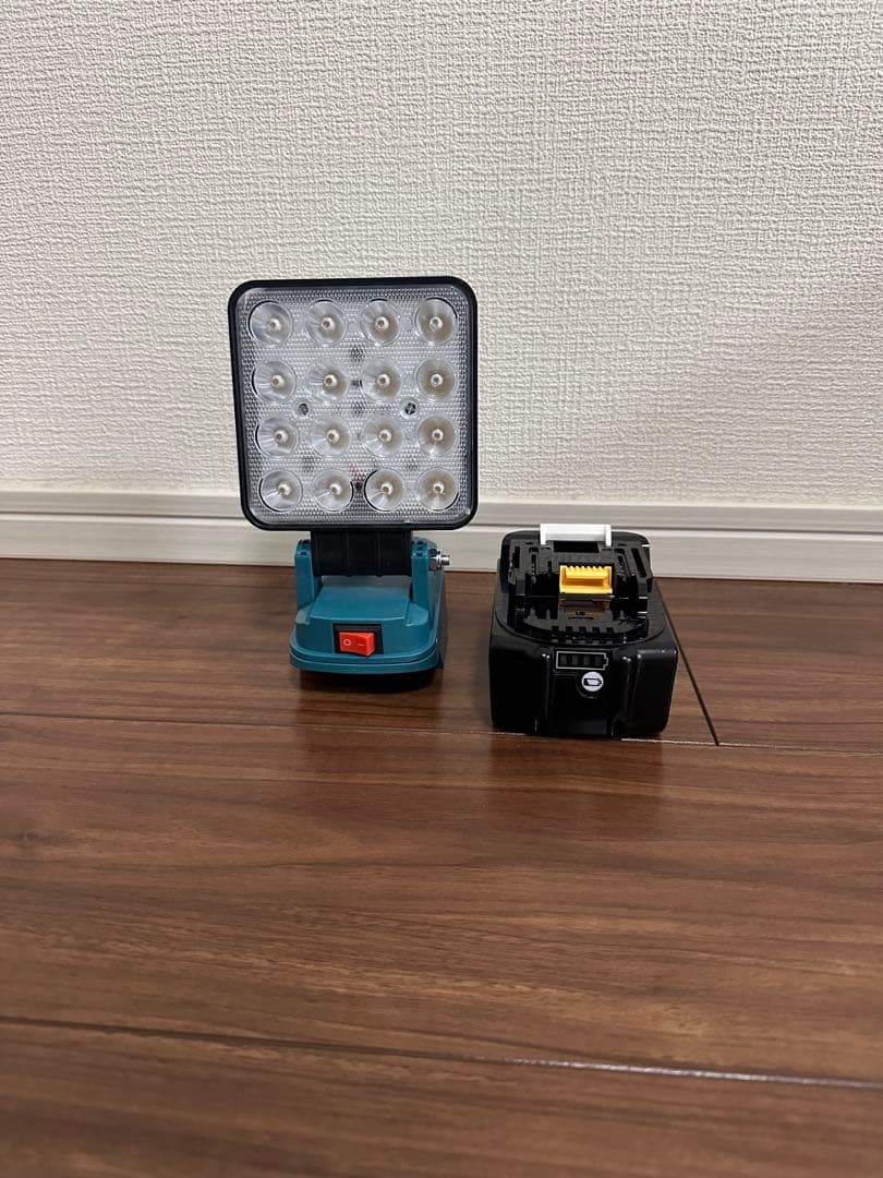 LED作業灯 18v 14v 充電式 高輝度 コンパクト　マキタ系　バッテリ式