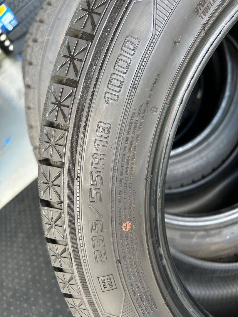 235/55R18 スタッドレスタイヤ
