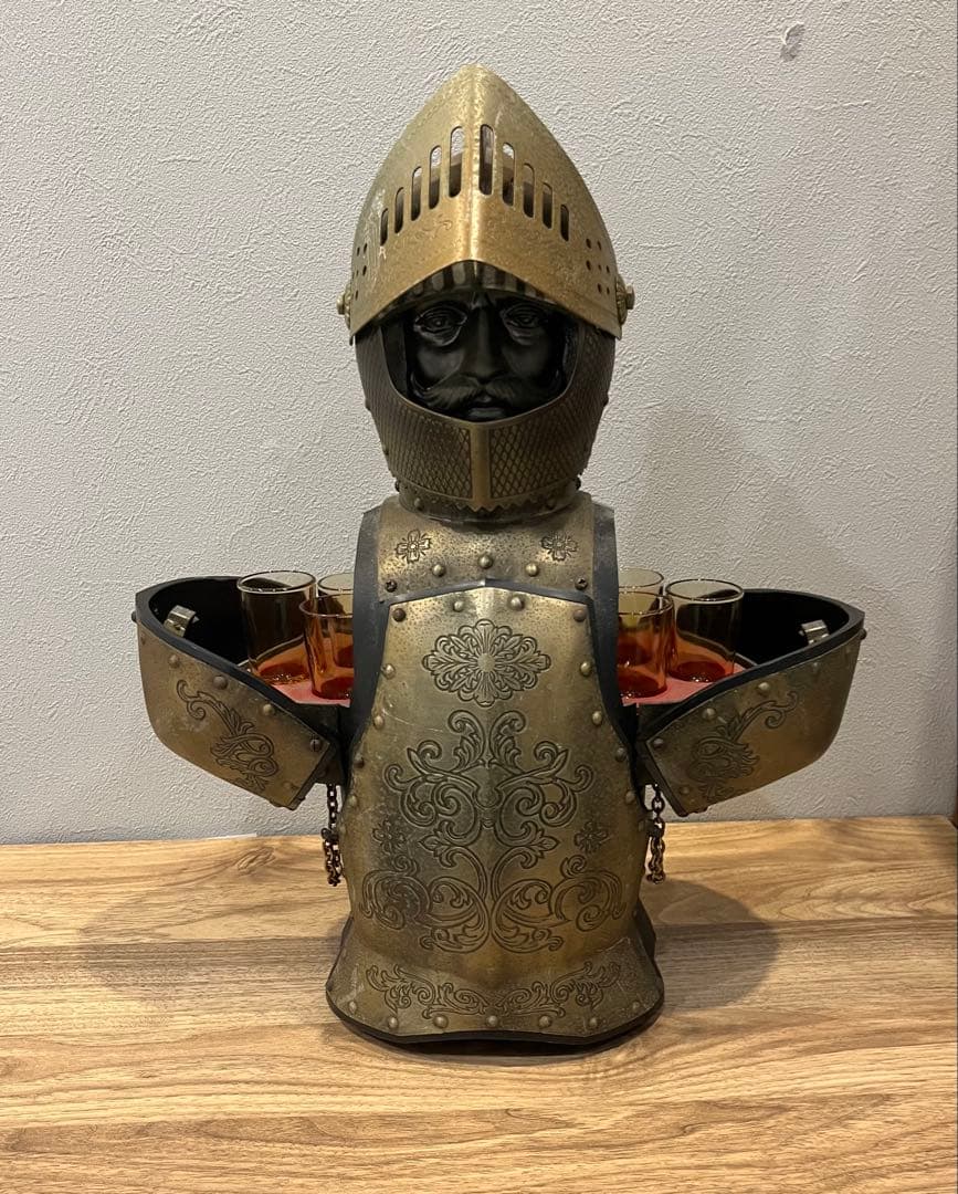 ニッカウイスキー デキャンタ ボトルケース西洋甲冑 騎士 鎧　飾り　置物