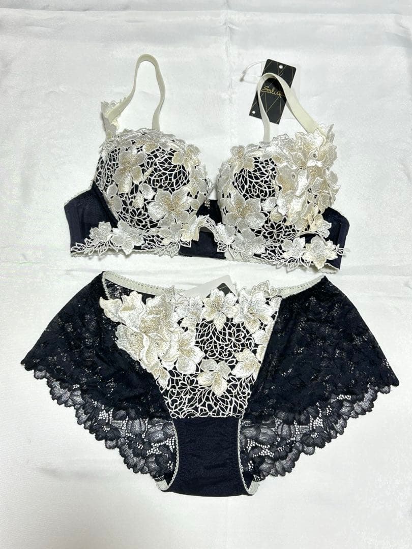 新品タグ付 ワコール サルート89G店舗限定 完売 ブラ70D&ショーツM