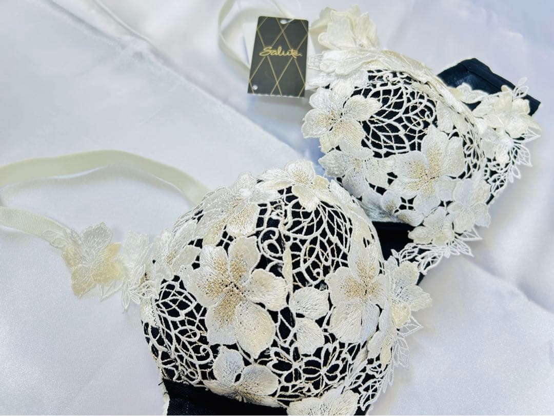 新品タグ付 ワコール サルート89G店舗限定 完売 ブラ70D&ショーツM