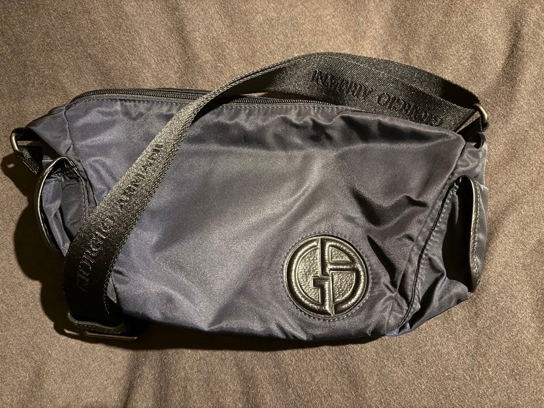 ス*８様 激レア　ジョルジオ アルマーニ　大人気ボディバッグ