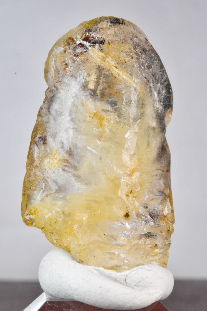 パキスタンスカルドゥ産 角閃石入りアイスクリスタル