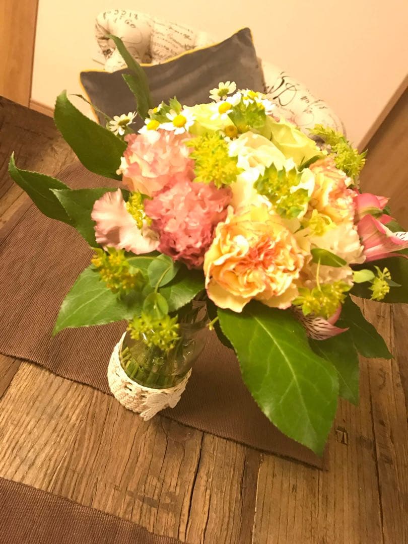 総額362,527円ボーコンセプトのカーペットとヨーロッパ家具 アイアンテーブル