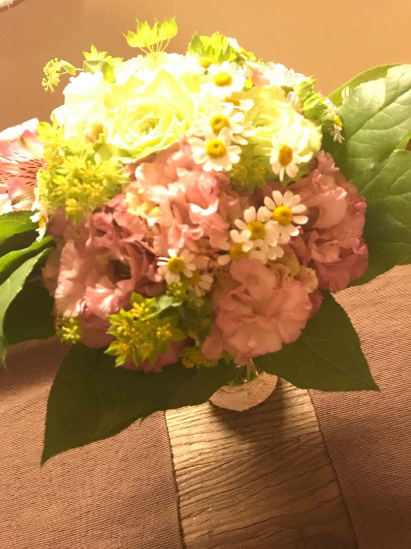 総額362,527円ボーコンセプトのカーペットとヨーロッパ家具 アイアンテーブル