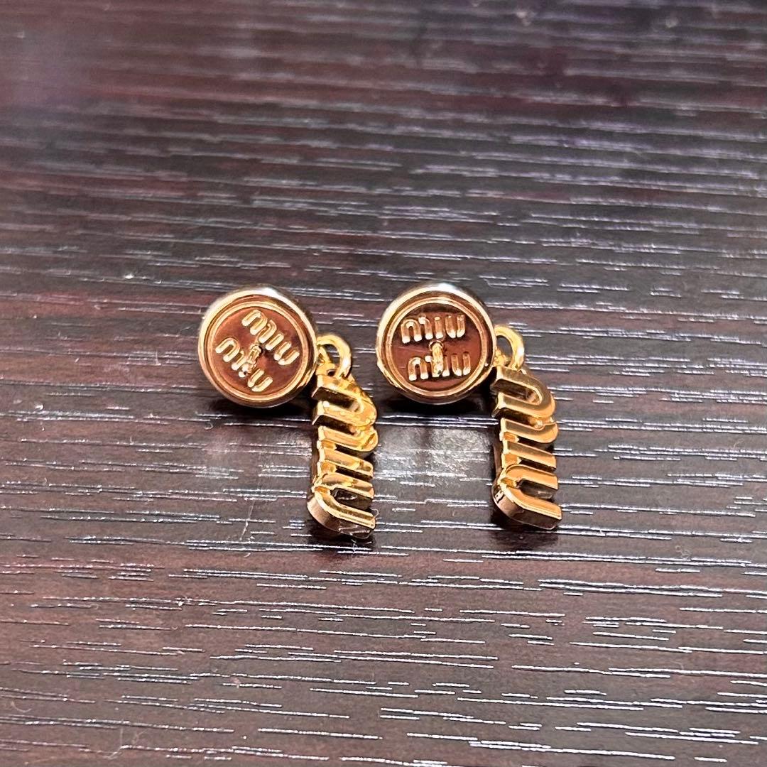 miu miu ゴールド ピアス　　　　miumiu シルバー　イヤリング　ロゴ