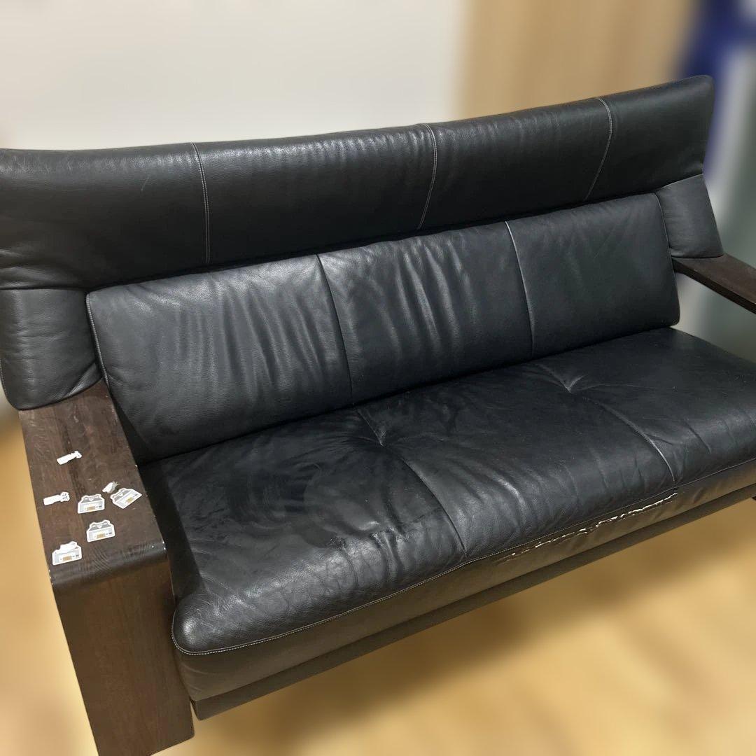 黒いレザー 2人掛けソファ