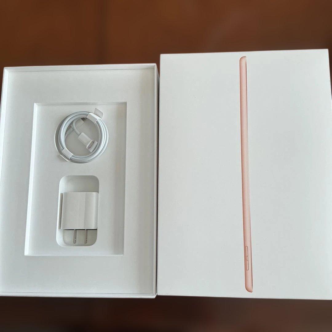 Apple iPad 第８世代ゴールド 本体＆充電器付き