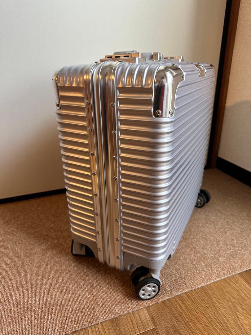 今週末限定 TSAロック付 シルバー キャリーケース 美品
