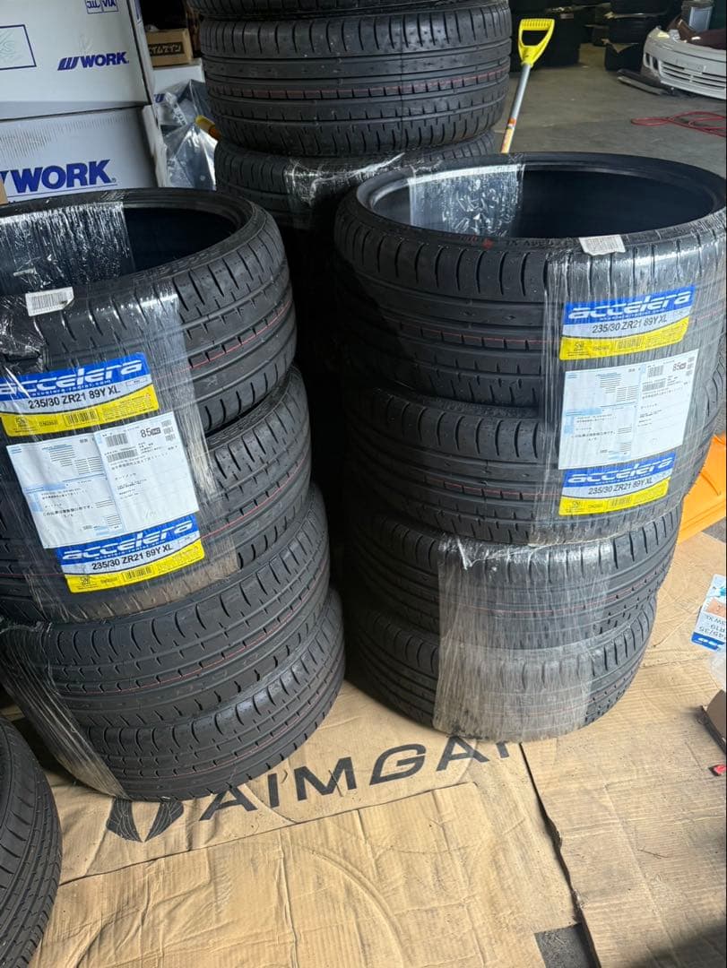 新品accelera PHI 235/30/21 2本セット