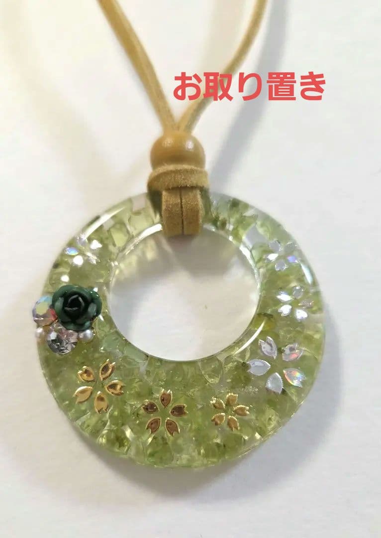 桜・ペリドット天然石レジンネックレス　　　　レジンネックレス　　天然石ネックレス