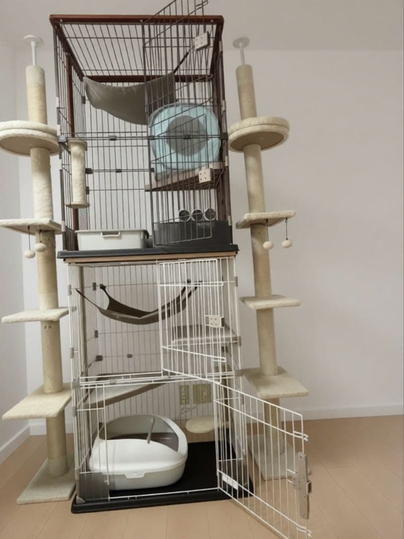 13万円以上品　キャットゲ－ジ　猫ケージ✖️2個とトイレと爪研ぎ一式