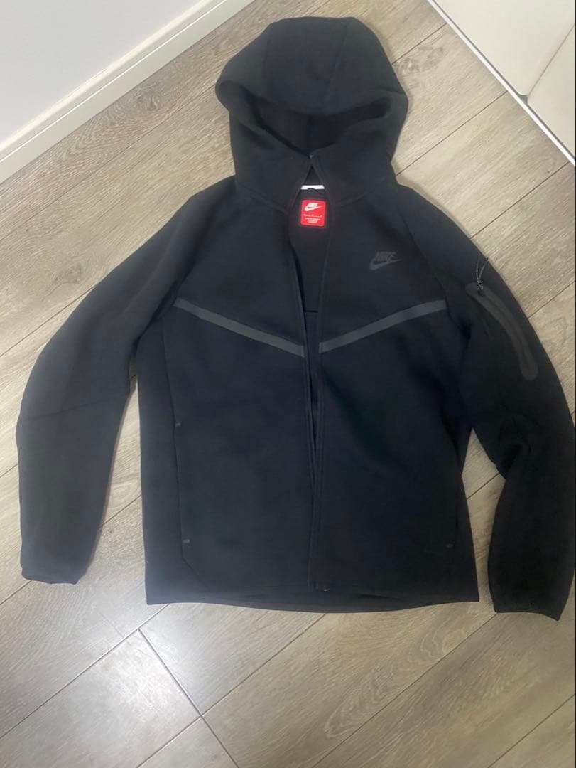 Nike テック　フリース ブラック フルジップ パーカー